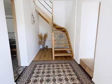 maison 9 pièces 208 m²