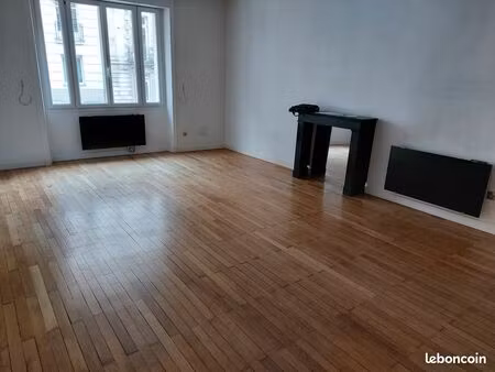 appartement non meublé 5 pièces  108 m²