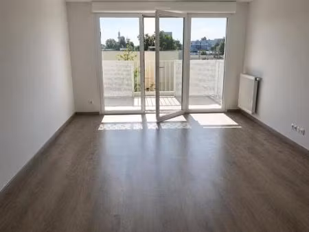 appartement t2 avec balcon et parking à cenon