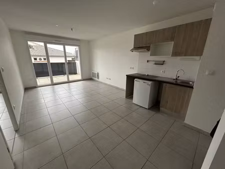 t2 avec parking et balcon à toulouse
