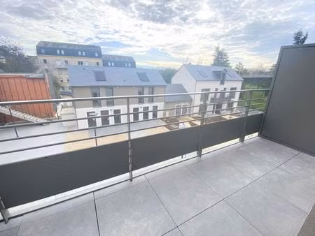 t3 avec balcon et parking à tours