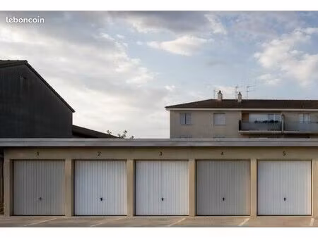 parking/box 300 m² bordeaux