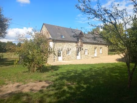 longère en pierre rénovée de 146 m² de 6 pièces entre ambrieres et ceaucé