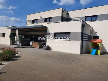 maison entièrement domotisée   climatisée dans un havre de paix   tout confort avec terras