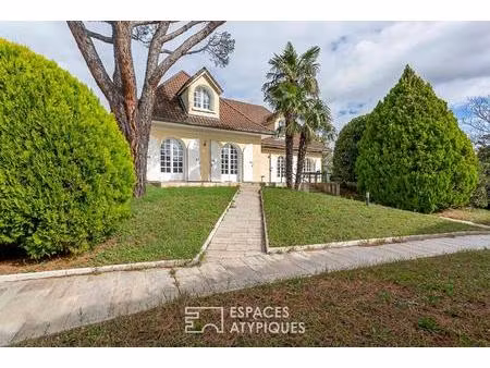 maison familiale avec jardin et piscine