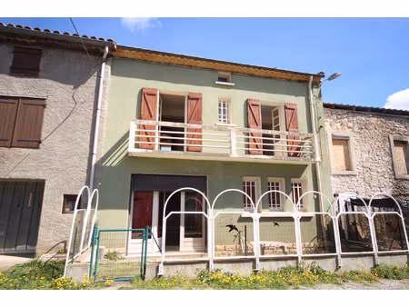 grande maison de village