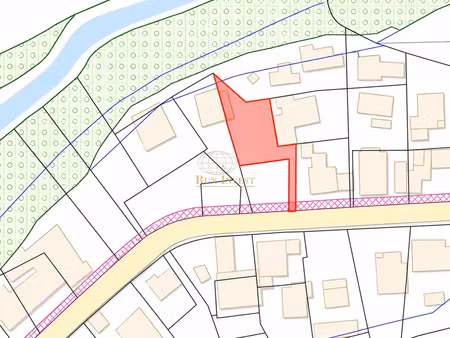 a vendre terrain constructible de 538 m2 à salazie centre vi
