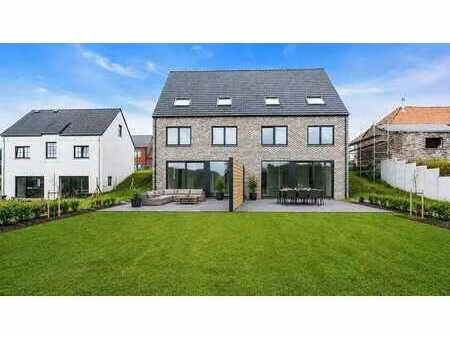 binkom - spacieuse maison moderne avec 5 chambres et jardin