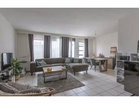appartement spacieux et soigné avec deux chambres et plus.