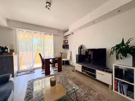 peymeinade - appartement 2 pièces climatisé au calme
