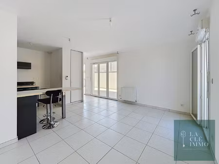 appartement t2 avec terrasse et stationnement dans une résid