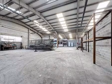 spacieux entrepôt de ±340m² à louer à ferrières