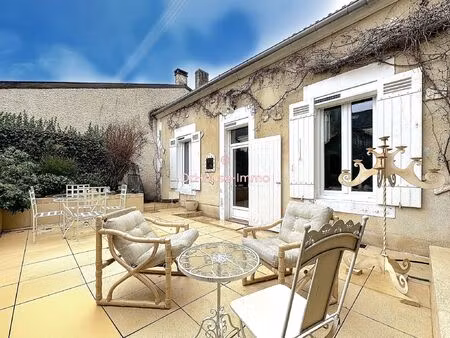 maison pleine de charme avec cour  prête à vivre