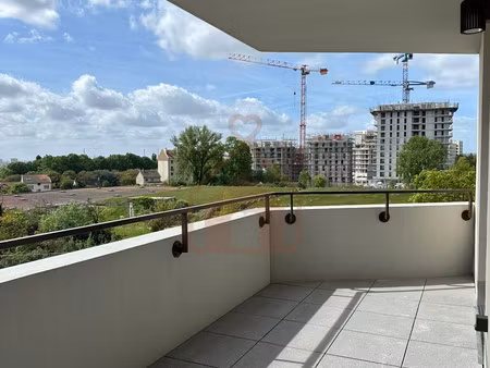 opportunité à saisir – t2 neuf lumineux avec grande loggia ?