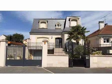 maison sous sol total  4 chambres  bureau