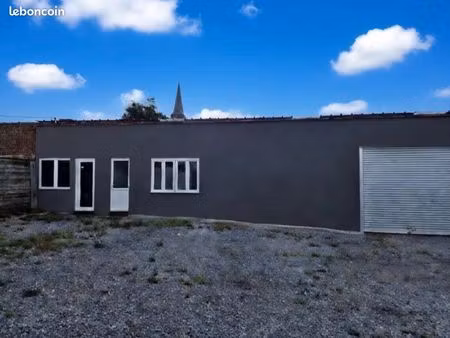bâtiment avec bureau