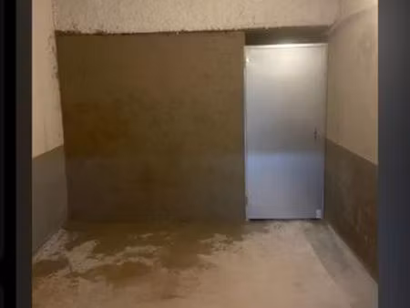 loue grand garage 1 place 1/2