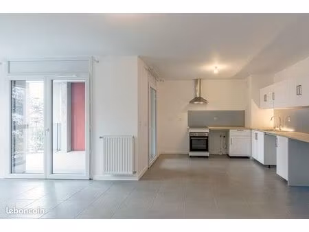 à louer – t3 lumineux avec terrasse sans vis-à-vis et garage fermé – villeurbanne (130 rue