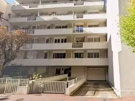 parking privé porte d'orléans : votre grande voiture / suv / collection : rarissime grande