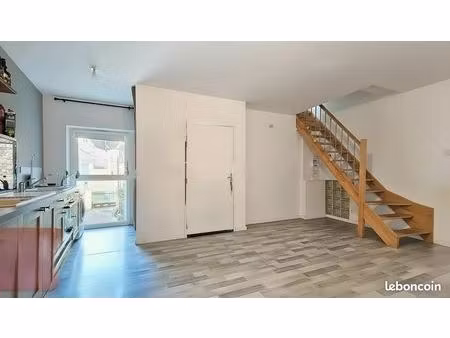 t3 de 75m² duplex  rénové  meublé
