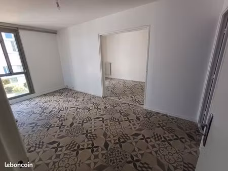 grand espace privatif 27 m² avec salle d'eau privative – quasi-appartement meublé – saint-