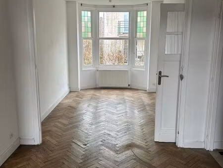 t2 de charme de 55 m² avec balcon aux portes du vieux-lille