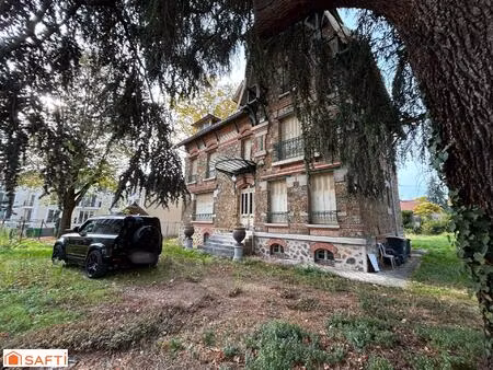élégante maison bourgeoise en meulière avec jardin
