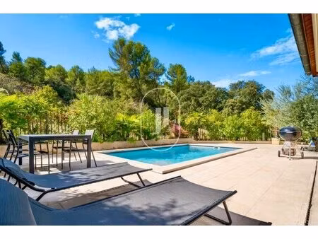 maison/appartement de 165 m² avec piscine privée et garage à vendre à aix-en-provence