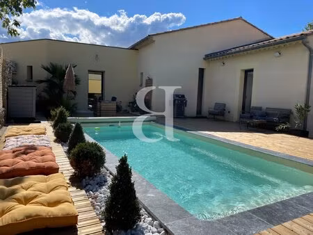 jolie maison dans un village bucolique région mazan