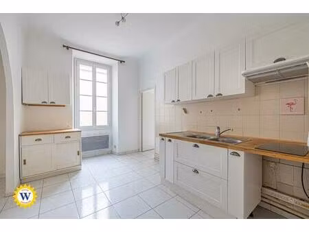 3 pièces à rénover – rue de l’hôtel des postes