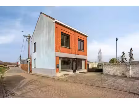 handelspand / woning in het centrum van schellebelle