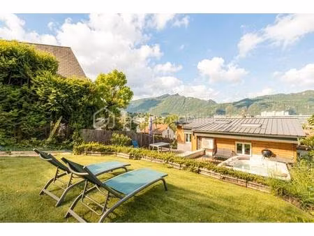 appartement t2 avec jardin privatif  terrasses et jacuzzi