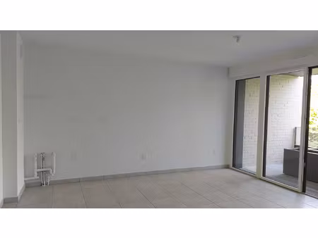 t2 neuf avec balcon  chauffage collectif et ascenseur