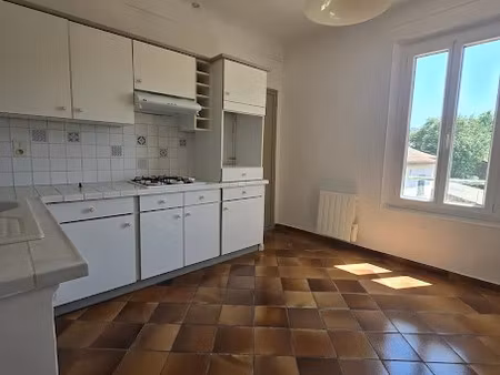 location appartement 3 pièces 83 m² à brignoles (83170)  750 €