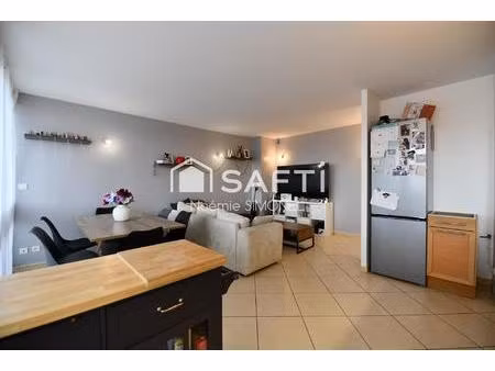 bel appartement de trois pièces!