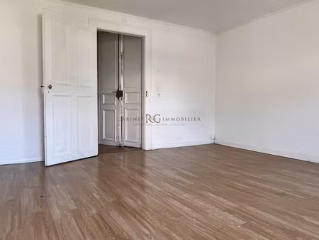 fort potentiel ! 3 pièces de 67 m² à réinventer au coeur de