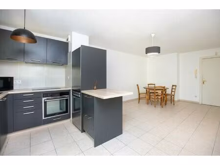 apt t2 meublé dans résidence avec piscine