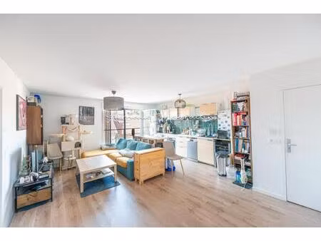 appartement comme neuf avec balcon proche gare