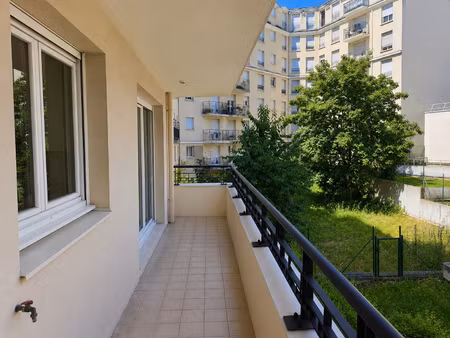 issy-les-moulineaux beau 2 pièces avec balcon  parking et