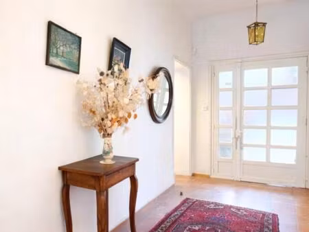 ancien cabinet 144m2  terrasse  extérieur