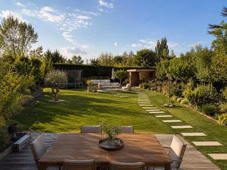 tres rare t3 lumineux avec un immense jardin de 260 m² et deux places de parking !