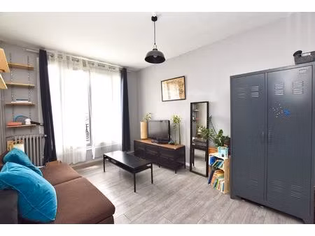 un studio à l'esprit deux pièces ;)