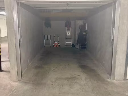 à vendre ? garage fermé ? villeurbanne gratte-ciel