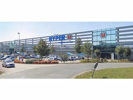la roche sur yon - local commercial sous bail - hyper u