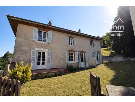 maison de caractère avec vue dégagée  terrain et dépendance