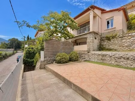 maison 4 faces avec vue montagne et jardin