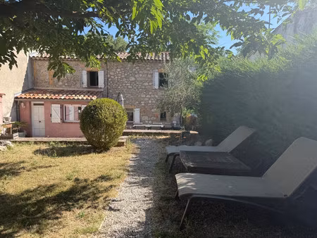 jolie maison en pierres