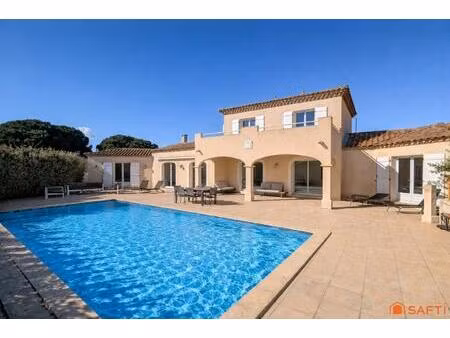 magnifique villa avec vue sur la tour de constance