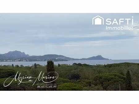 saint-aygulf – villa 8 pièces de 172 m² avec vue mer  5 chambres  double garage et terrain