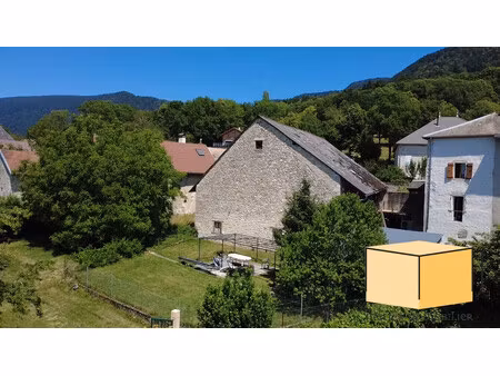 maison avec terrain et dépendances